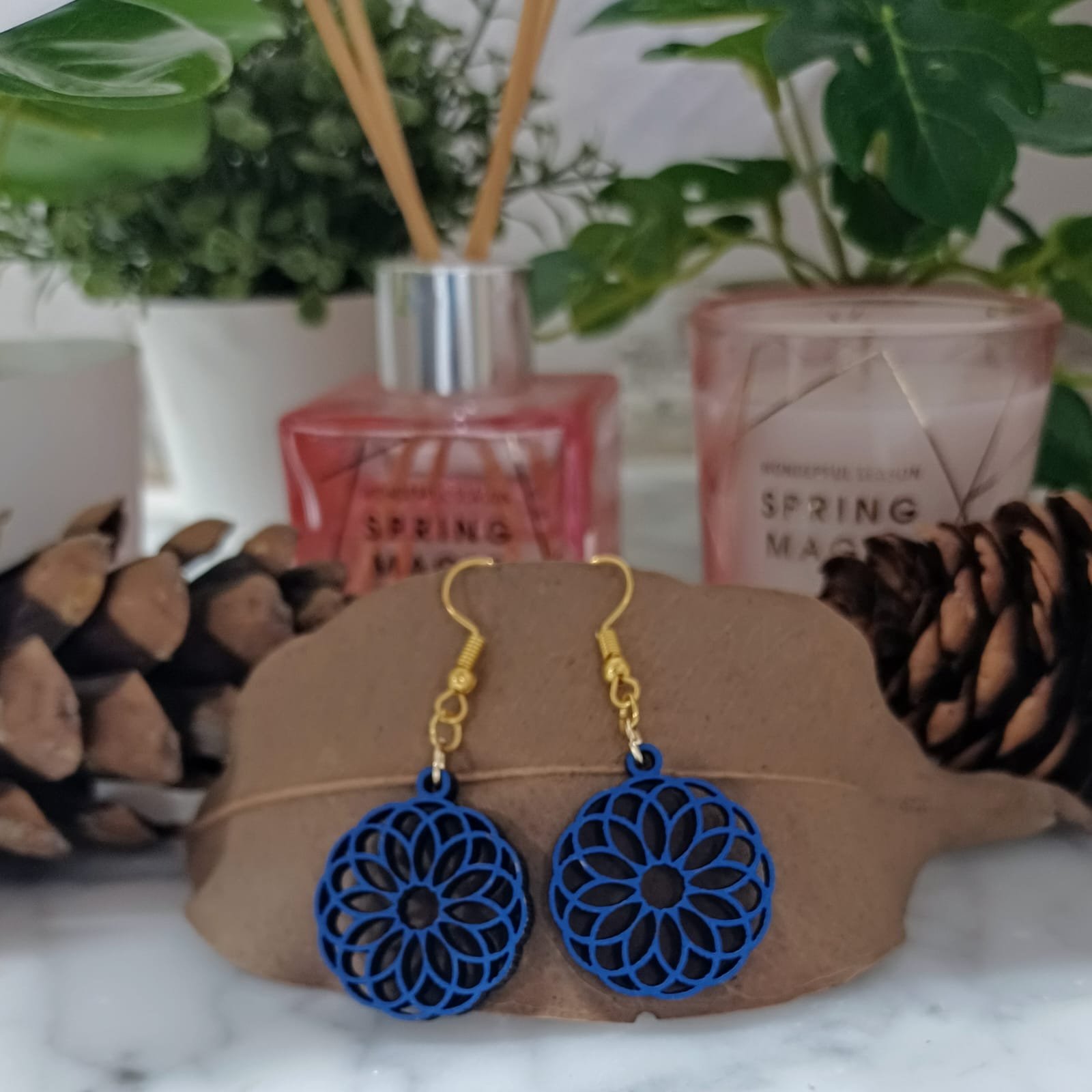 Round mandala earrings - blue