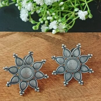 Kusum – Floral Stud Earrings