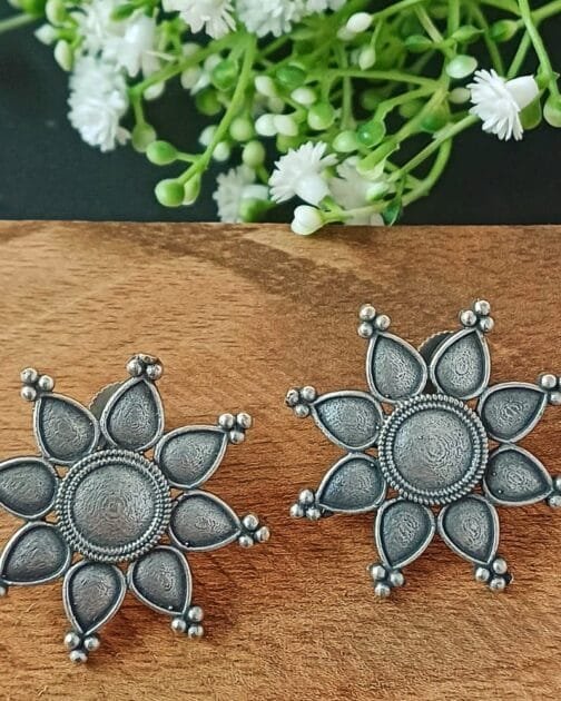 Kusum – Floral Stud Earrings