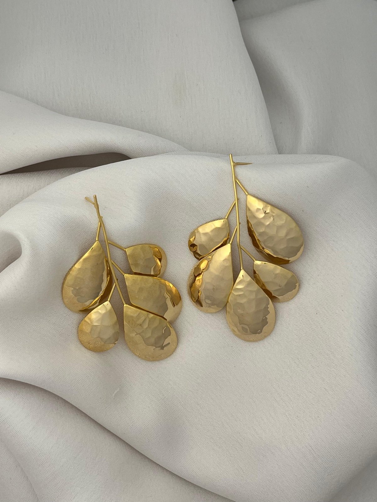 Gilded Petals - Earrings - Round leaves - Image 2