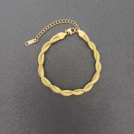 Luxe Twist Gold Bracelet