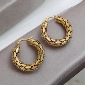 Serpentine Glow Hoop Earrings - Image 2
