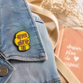 Never Give Up Boxing Glove Enamel Pin – Motivational Lapel Pin for Fighters, Fitness & Resilience Gifts