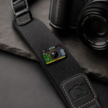 Vintage Camera Hard Enamel Lapel Pin Badge | Retro Photography Pin with Gold Tone Finish for Jackets, Bags & Backpacks